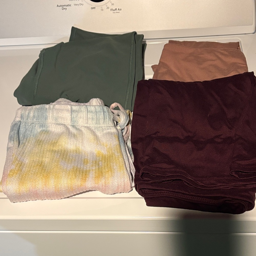 2 joggers 2 loose ankle leggings, all fit like a medium